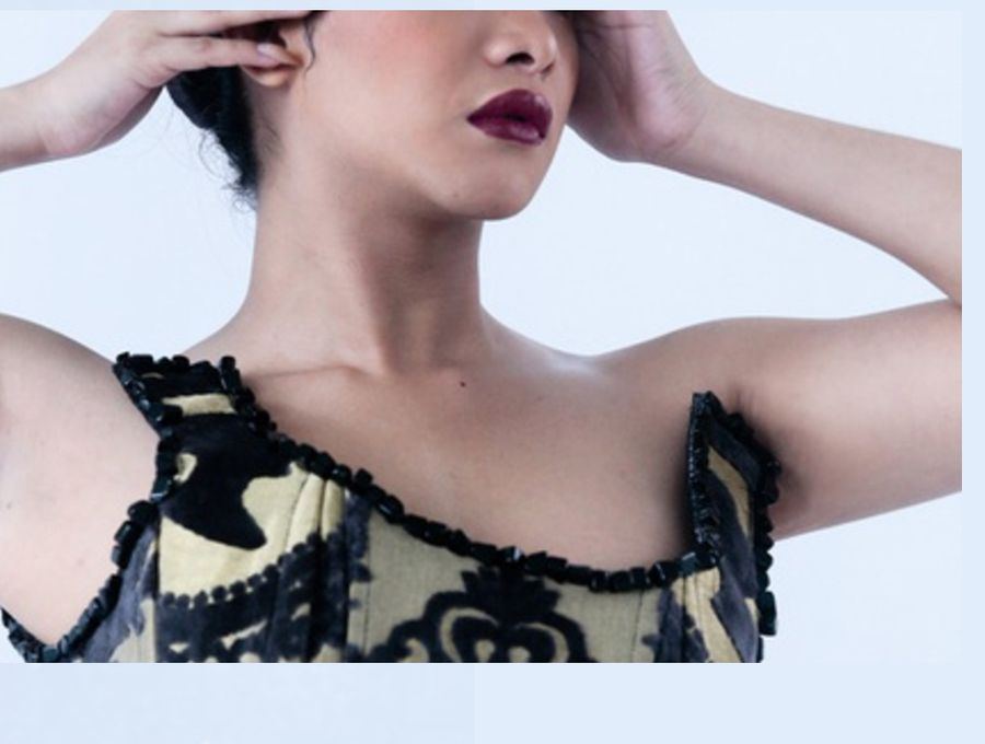 Corset neckline detail